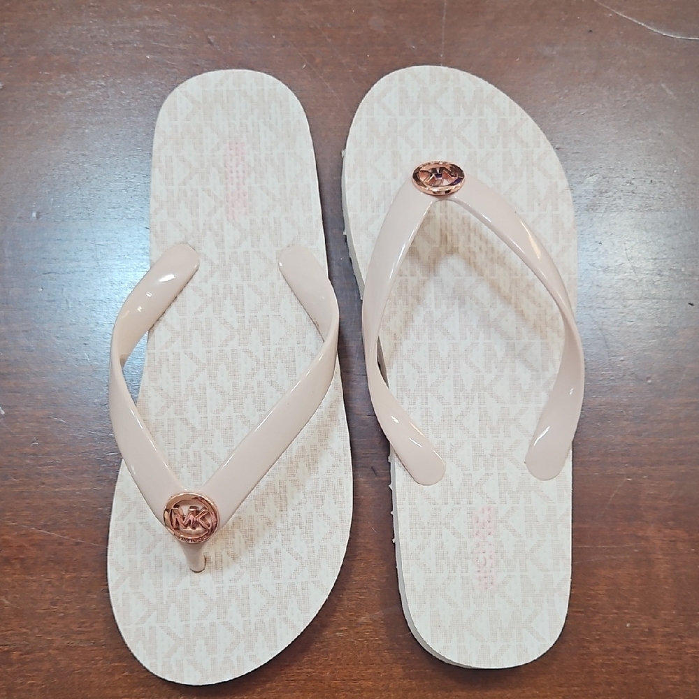 Michael Kors Cream Flip Flops Sz 7M
